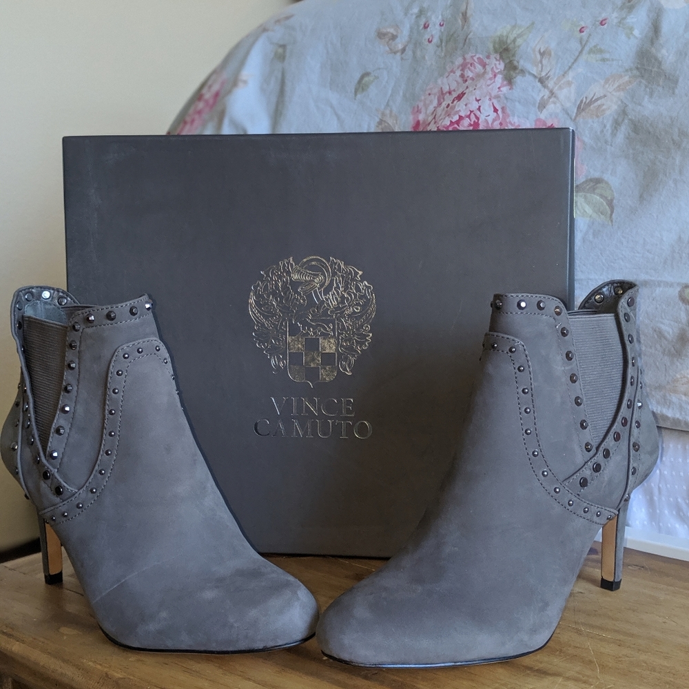 NIB  VINCE CAMUTO grey suede studed heeled bootie